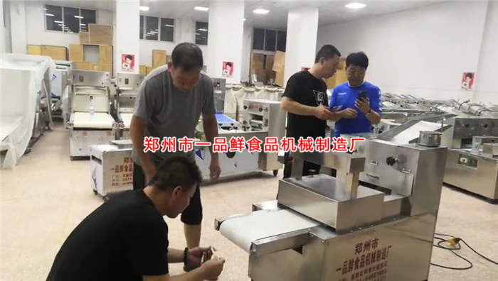 面館專(zhuān)用機(jī)調(diào)試中