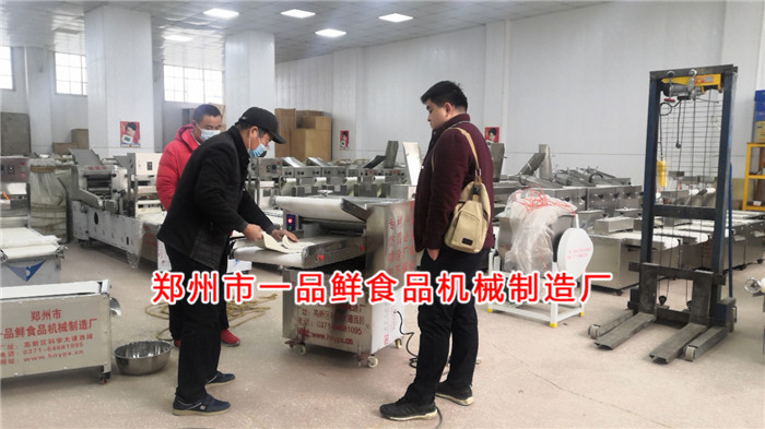 客戶訂購(gòu)的揉壓機(jī)開(kāi)始調(diào)試